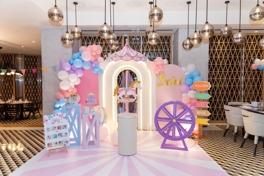 First birthday balloon setup